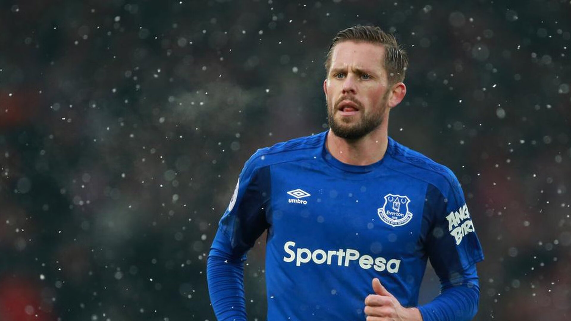 国足战术体系逐步完善防守更加稳健,国足形式